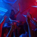 Cómo proteger tu audición en festivales y conciertos de música